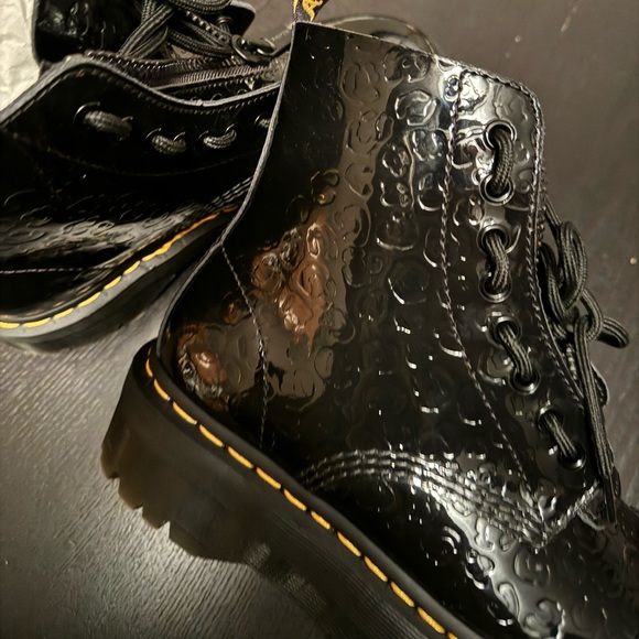 Dr. Martens Women's Sinclair 8 Eye Leather Platform Boots - Picture 4 of 9